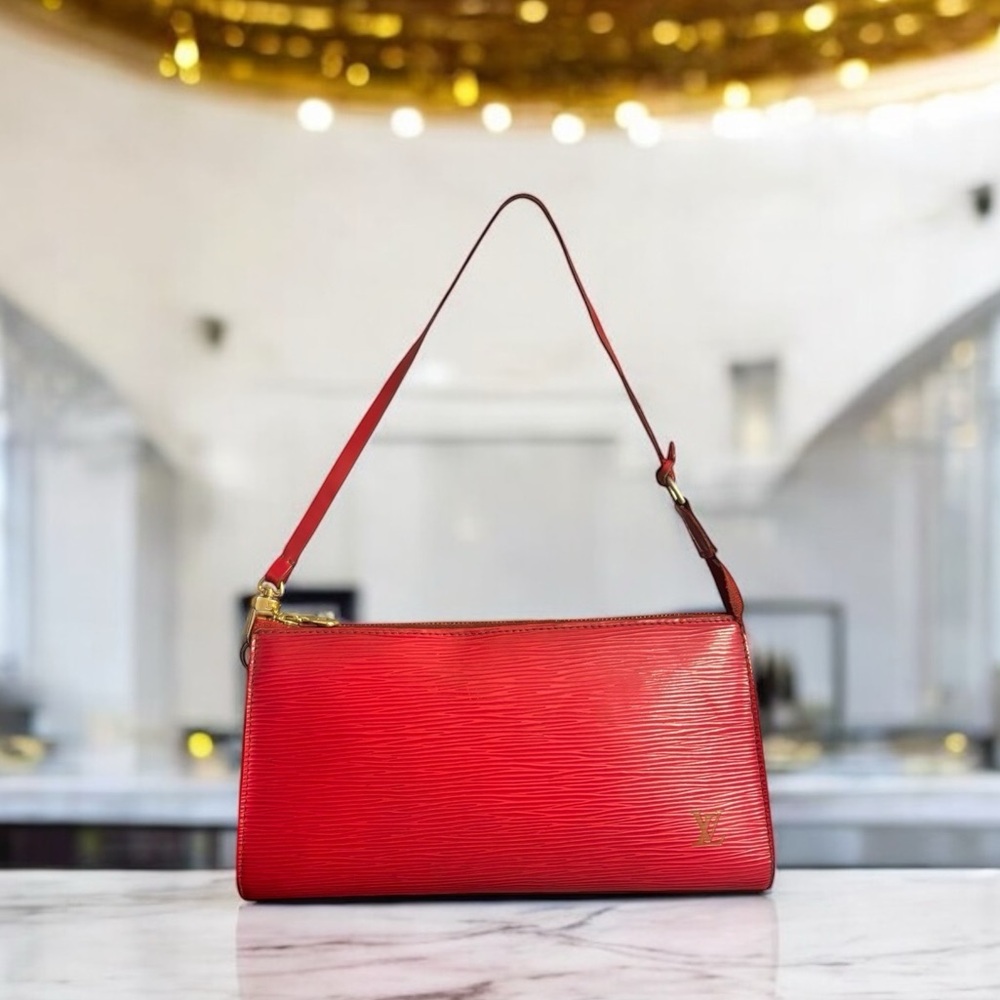 LOUIS VUITTON Red Epi Leather Pochette/Shoulder Bag GUC/Authentic AR1004